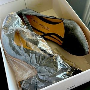 Andre’ Assous 9 1/2M high heels. Like New.